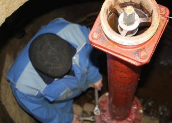 У Тернополі ледь не загинули два водоканалівці