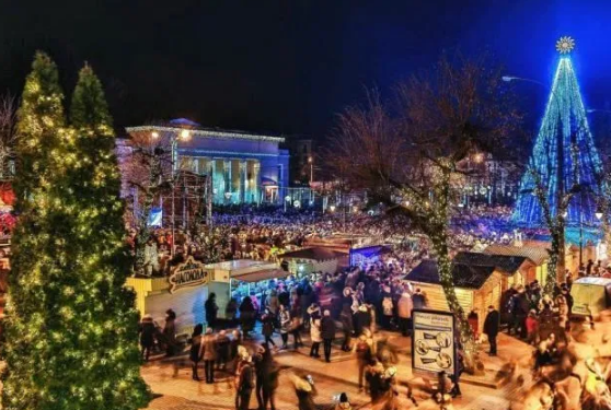 Чи потрібні новорічні святкування під час пандемії у Тернополі чи ні? Просять пролосувати