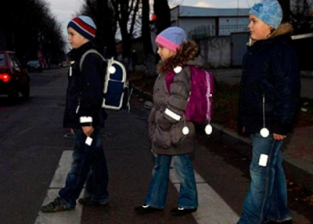 Пішоходів зобов’язали “світитися” вночі