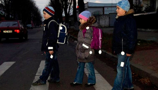 Пішоходів зобов’язали “світитися” вночі