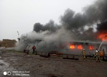 Масштабна пожежа на Тернопільщині: горить підприємство (Фото)