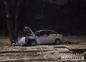 У Тернополі на дамбі зіткнулися таксист на “Ауді” і “Фіат”: водій таксі утік з місця ДТП (Фото)