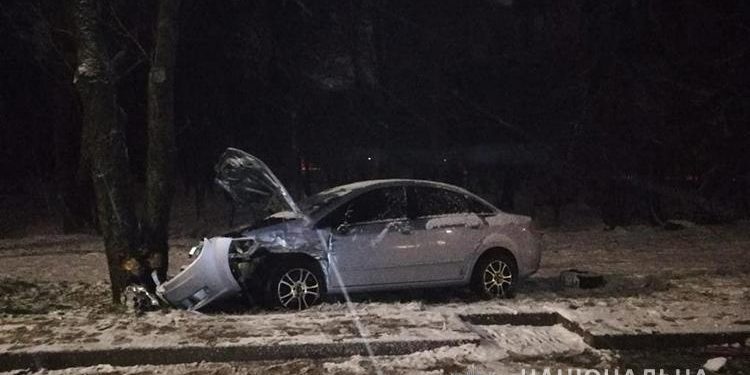 У Тернополі на дамбі зіткнулися таксист на “Ауді” і “Фіат”: водій таксі утік з місця ДТП (Фото)