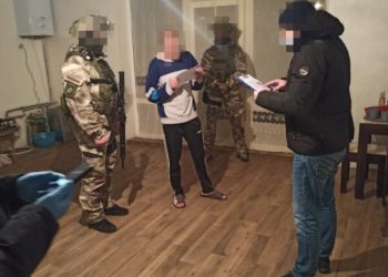 Тернополянин хотів збути підроблених 1000 доларів США