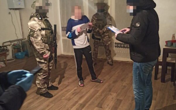 Тернополянин хотів збути підроблених 1000 доларів США