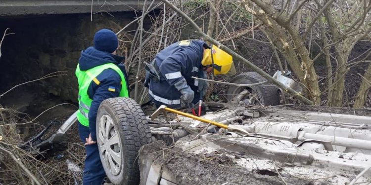 ДТП на Тернопільщині: авто перекинулося в кювет (Фото)