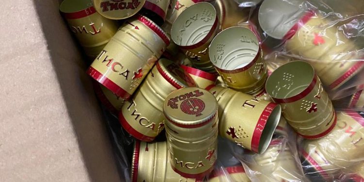 На Тернопільщині викрили три підпільні цехи, у яких розливали “лівий” коньяк і горілку (Фото)