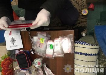 У Тернополі у чоловіків вилучили “море” різних наркотиків (Фото)