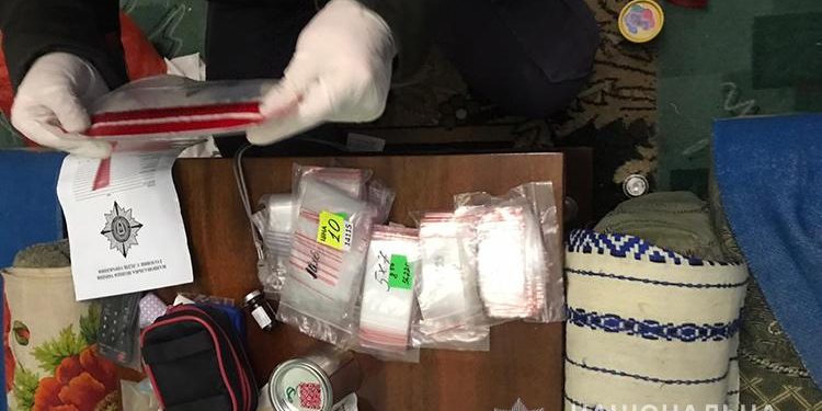 У Тернополі у чоловіків вилучили “море” різних наркотиків (Фото)