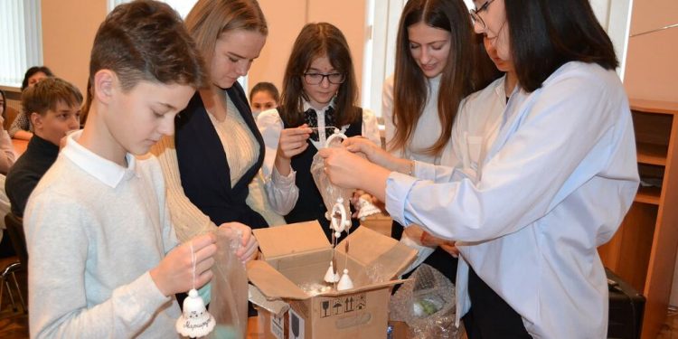 Дарунок від матері Кузьми Скрябіна отримала тернопільська школа (Фото)