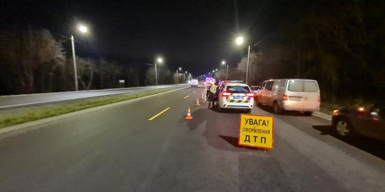 Жахлива ДТП поблизу Тернополя: перекинувся автомобіль із дитиною (Фото)