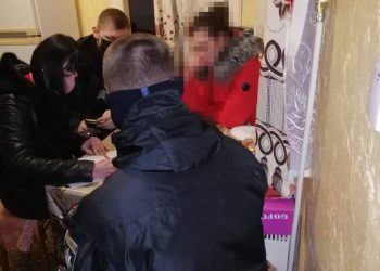 На Тернопільщині нетвереза мама виганяла з дому вночі на мороз свою дитину (Фото)