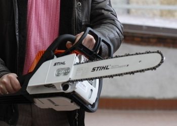 На Тернопільщині чоловік викрав у колишньої дружини бензопилу