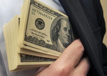 У тернополянина на митниці конфіскували понад 70000 доларів