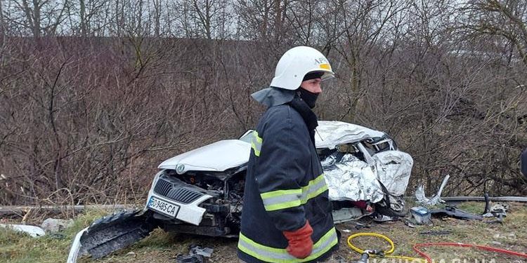 У смертельній ДТП поблизу Тернополя зіткнулися чотири автівки (Фото)