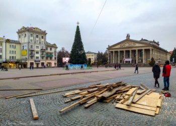 У центрі Тернополя невдовзі буде ковзанка (Фото)