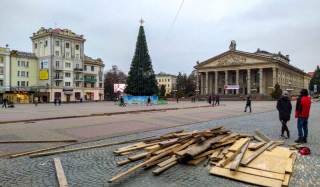 У центрі Тернополя невдовзі буде ковзанка (Фото)