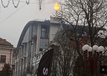 Пожежа в центрі Тернополя: горить будівля, де розміщені ресторани “На небі” та “Le Rock” (Фото, Відео)
