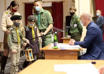 Тернопільській громаді передали Вифлеємський вогонь миру (Фото)