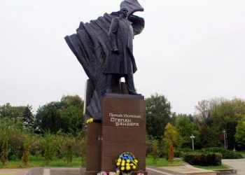 Подвійне свято: сьогодні в Тернополі відзначатимуть день народження Степана Бандери