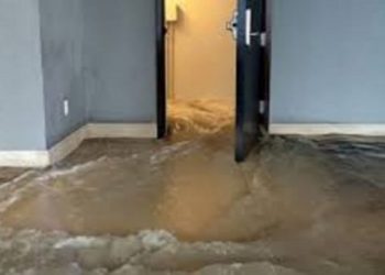 Через несправну сантехніку затопило кілька квартир