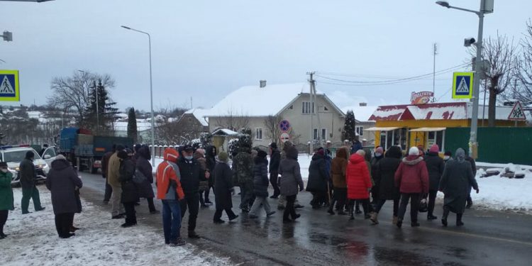 П’ятий день поспіль: у Чортківському районі люди бунтують проти нових тарифів на газ (Відео)