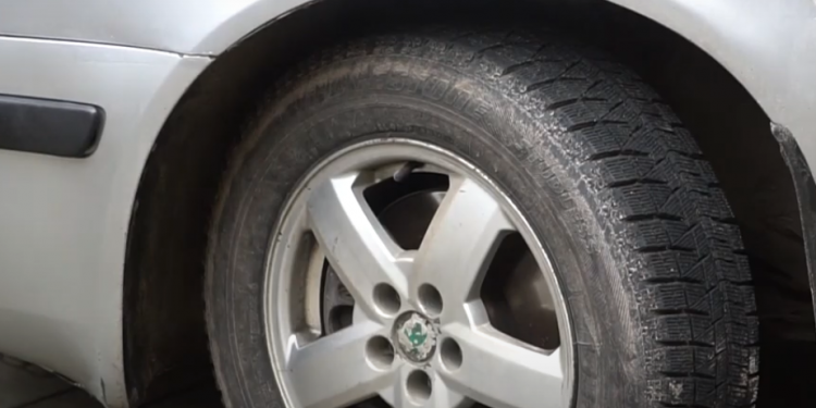 У Тернополі п’яний чоловік викрав автомобіль та побив його (Відео)