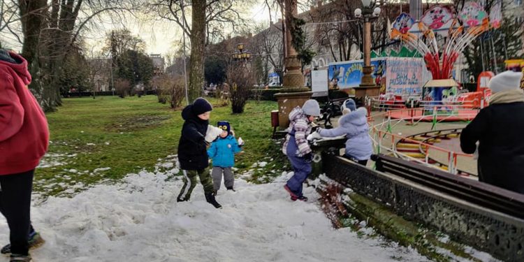 Розваги обмежать: як тепер працюватиме зимове містечко у центрі Тернополя