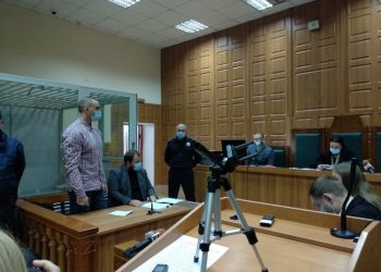 “Щиро каюся”: підозрюваного у стрілянині у Тернополі біля школи взяли під варту просто з зали суду (Відео)