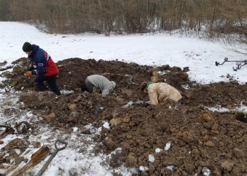 На Тернопільщині знайшли уламки збитого американського літака (Фото)