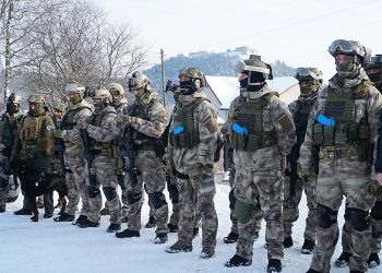 На Тернопільщині районний суд захопили невідомі, взявши заручників та погрожуючи судді (Фото)