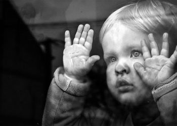 У холодному приміщенні виявили маленьких голодних дітей: кричущий випадок на Тернопільщині