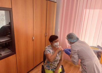 Відомо кого першим вакцинували на Тернопільщині (Фото)