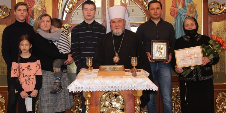 Керівник компанії Креатор-Буд Ігор Гуда подарував квартиру вдові священника Володимира Демчука (Відео)