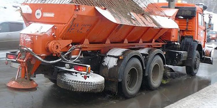 На Тернопільщині каміння з піскорозкидачів потрощило автомобілі і спричинило дві аварії