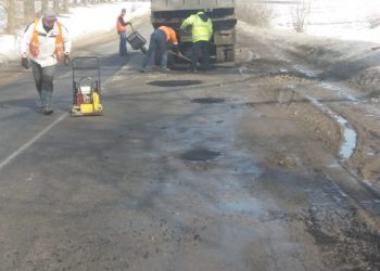 На дорогах Тернопільщини почали ремонтні роботи (Фото)