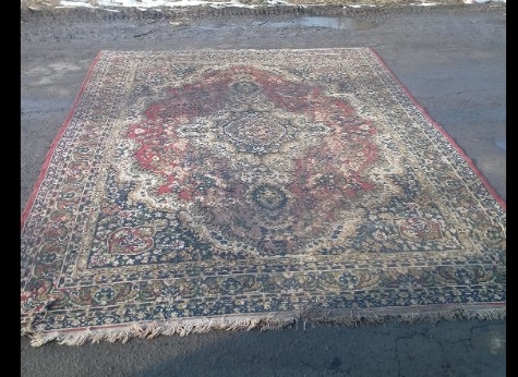 На Тернопільщині дорогу між селами “залатали” килимом (Фото)