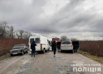 На Тернопільщині у ДТП постраждали люди: одного чоловіка затисло (Фото)