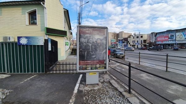 На вулицях Тернополя з’явилися сітілайти з маловідомими фото Романа Шухевича