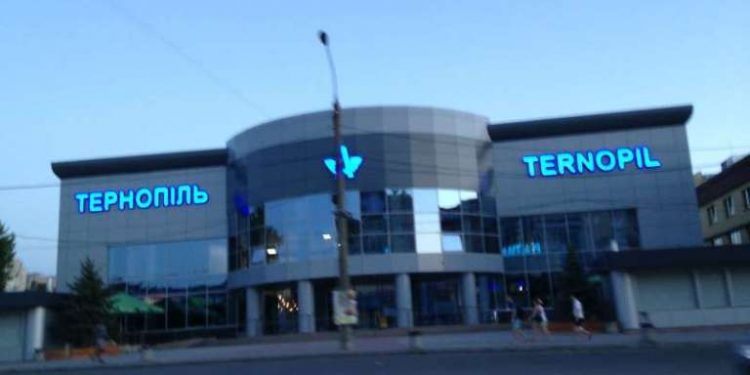 У Тернополі з автовокзалу серед ночі вигнали усіх людей: чому? (Відео)