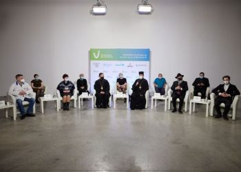 Українських релігійних лідерів щепили проти COVID-19 залишковими дозами вакцини AstraZeneca (Covishield)