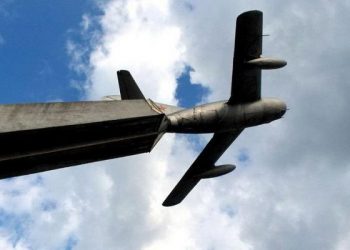 У Тернополі взялися за літак на “Східному”