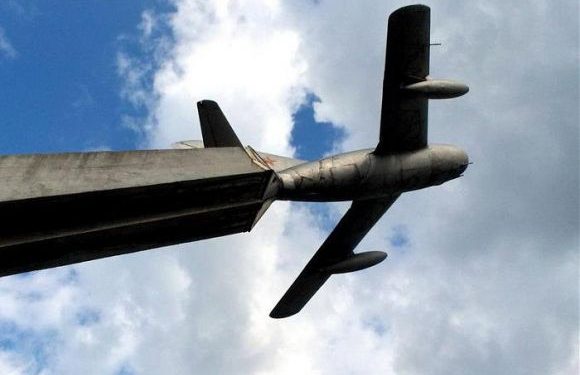 У Тернополі взялися за літак на “Східному”