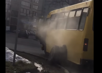 У Тернополі у маршрутки на ходу відлетіли колеса (Відео)