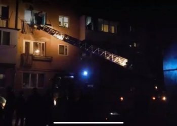 У Тернополі пожежа у багатоповерхівці: врятували 6-ть людей, з них 3-є дітей (Фото)