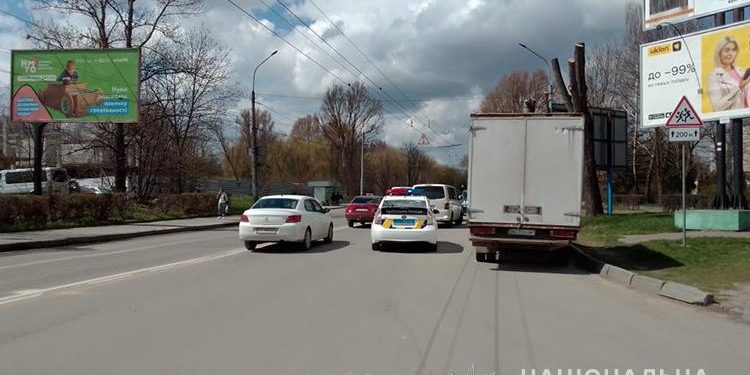 ДТП у Тернополі: школяр вибіг на дорогу і потрапив під авто (Фото)