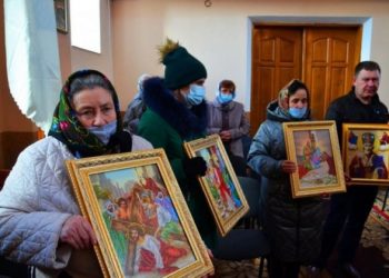 На Тернопільщині освятили 14 ікон, які жінки вишили для одного з храмів (Фото)