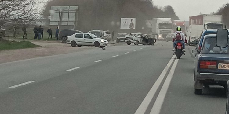 Жахлива ДТП за участю 4-ох авто: подробиці аварії поблизу Тернополя (Відео)