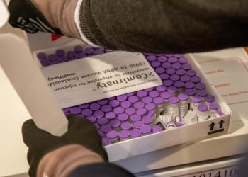 Тернопільщина отримала першу партію вакцини Pfizer: кого щеплюватимуть (Фото)