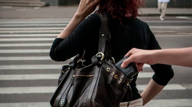 Живе з мамою на сміттєзвалищі і обкрадає тернополян: неповнолітнього закарпатця підозрюють у крадіжках